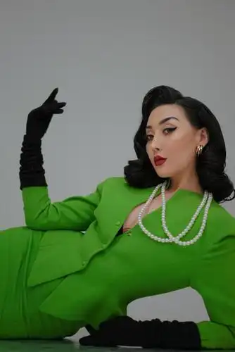 专访霸气女皇vs犯二青年认识一个不一样的超女王金金