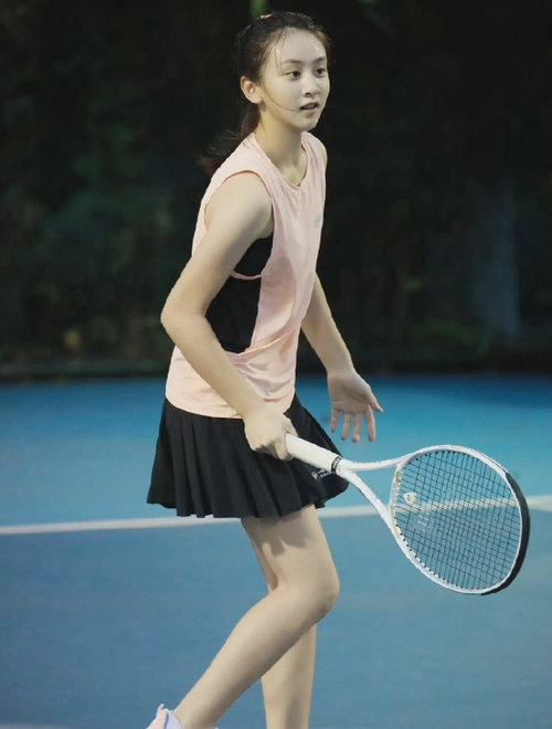 田亮女儿生日大片曝光14岁森碟笑眼弯弯乖乖女发型好文静