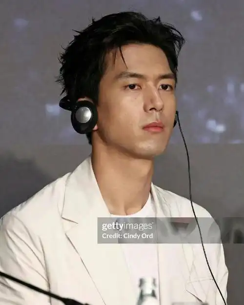 李现超话9615#李现的ing#    2024/05/29 ins 更新一则    "戛纳