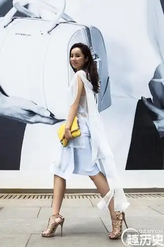吕一时尚摩登街拍变身气质名媛47