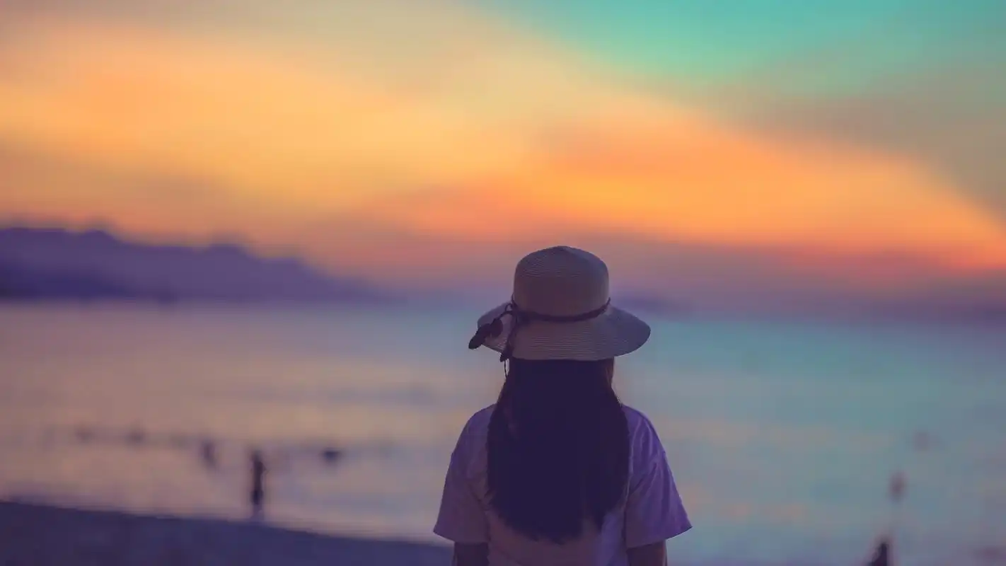 海边意境唯美背影写真壁纸图片