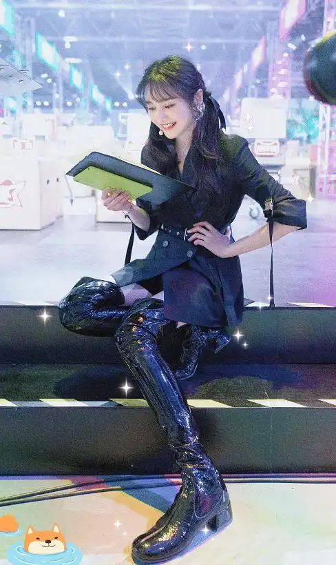 再次见证郑爽是腿精!长靴都能穿成堆堆袜,这腿一般女生羡慕不来