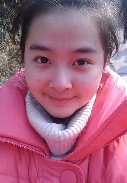 所以大家都感觉,杨晓丽是关晓彤强劲的对手,虽然两个人都是童星出身