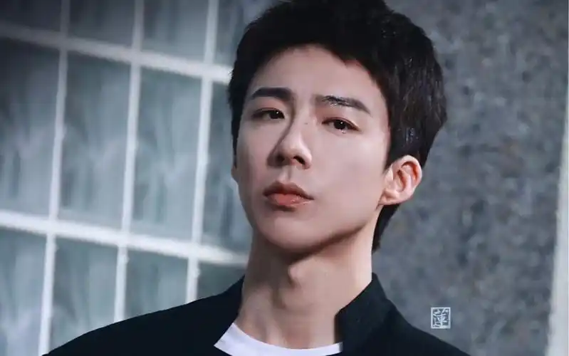 感觉他表面高冷却会背地里干涩涩的事!短发好矜贵!|蝉女 刘宇宁