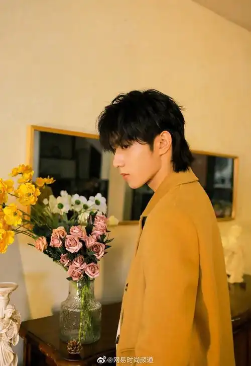 易姐带你看大片##刘耀文冬日暖色写真##网易时尚新美大赏