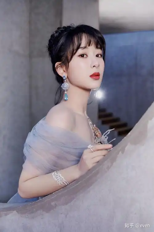 如何看待微博之夜女明星的礼服造型