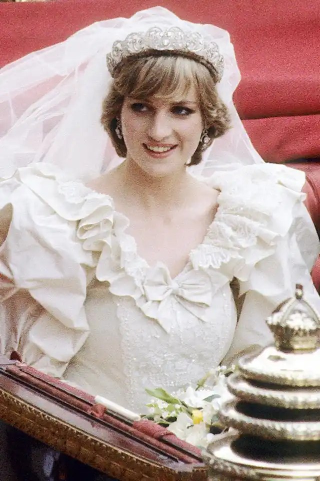 英国梅根王妃带起2018年最热门婚礼发型王室婚礼最爱低发髻