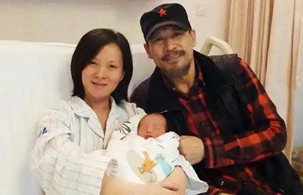 与丈夫坚持丁克12年,却在39岁意外得子的谢兰,如今怎样了?