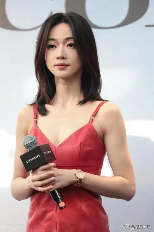 吴谨言现身上海品牌活动,身穿红色吊带皮裙靓丽抢眼|上海市_网易订阅