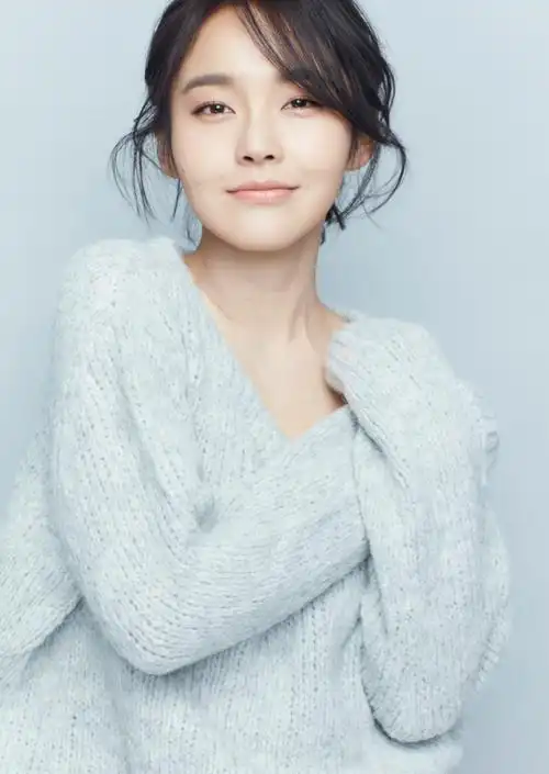 资料(张佳宁:与舅舅张晓龙亲如父女,努力拍戏只为给家人更好的生活)