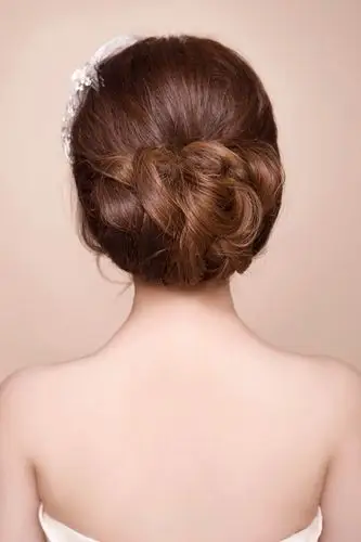 新娘盘发发型上演美丽童话故事