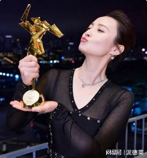 范冰冰露深v,梁朝伟眼神不离刘嘉玲|深v|女明星|华语音乐_网易订阅