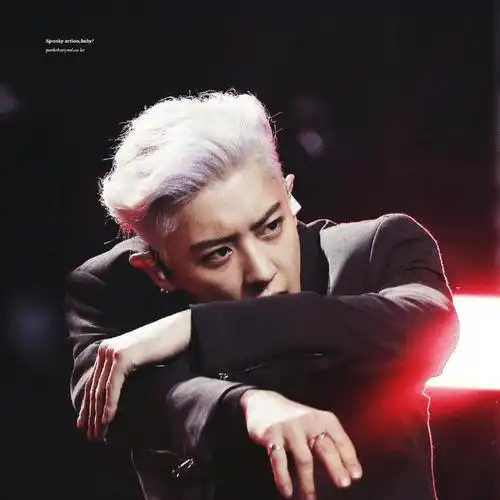 knock 开启时光机97白发,背头,侧剃几个关键词,让朴灿烈用荷尔蒙在