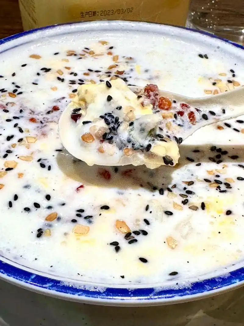 胖东来时代五楼美食城牛奶鸡蛋醪糟