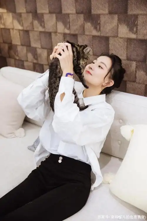 艺术体操运动员张豆豆最近参加综艺人气再次上涨