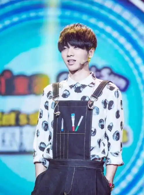 华晨宇yu#初恋背带裤