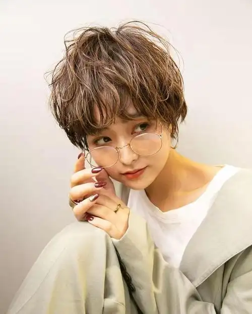 头发少适合什么样的发型图片(三款适合头发稀少的发型)_酷知识