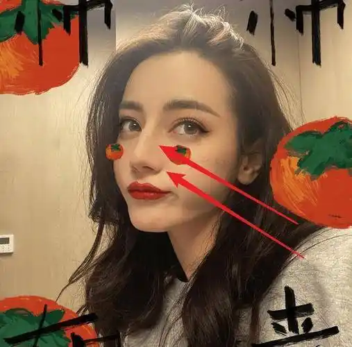 迪丽热巴晒自拍庆节日土味贴纸也挡不住美貌但这鼻梁认真的