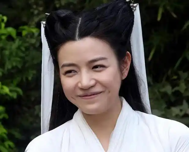 如果于正有央视的一半审美或许陈妍希当年就不会被骂成小笼包