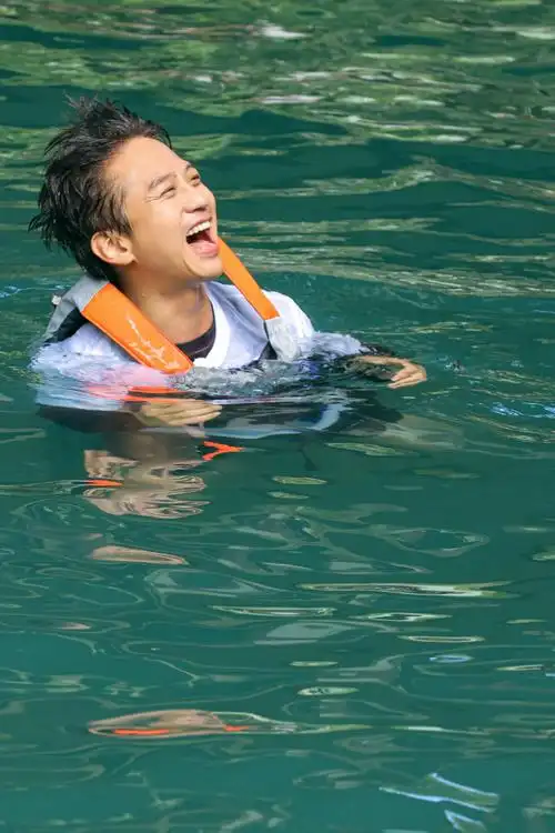 邓超超话语言是害怕的,行动是入水的,姿势是喜感的,笑容是完美的#邓超