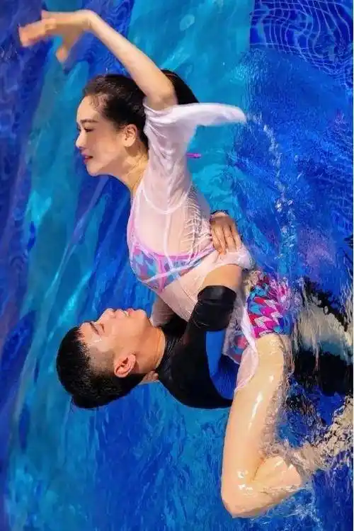 说起左小青,大家可能会想起她年轻时清纯可人的样子.