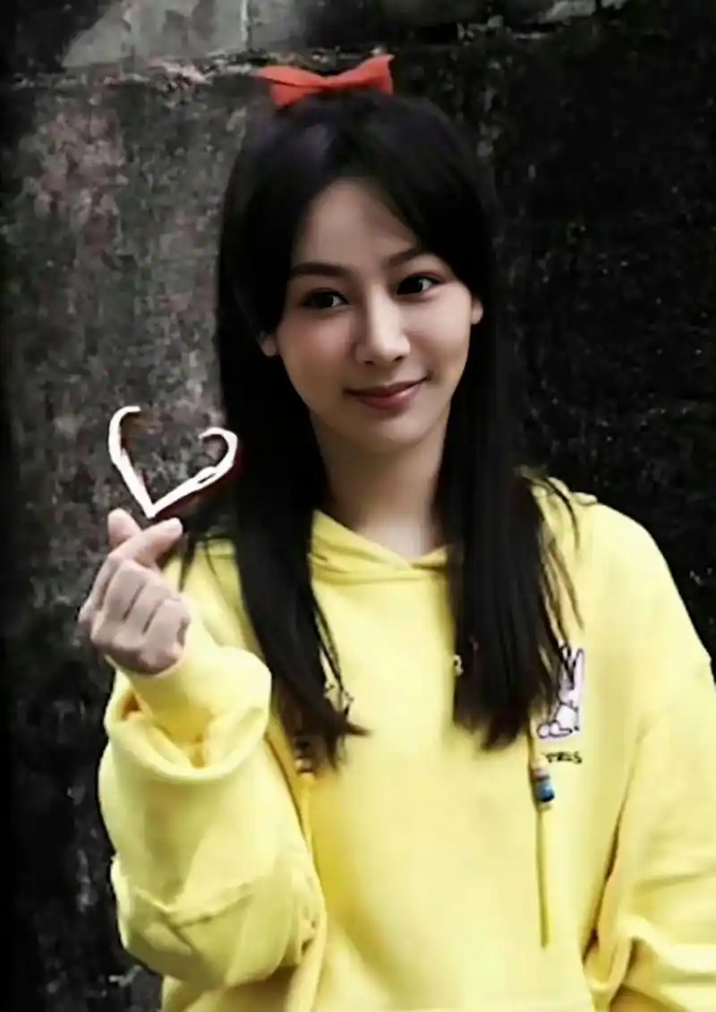 就是喜欢杨紫!即便素颜素衣依旧好看.自然美