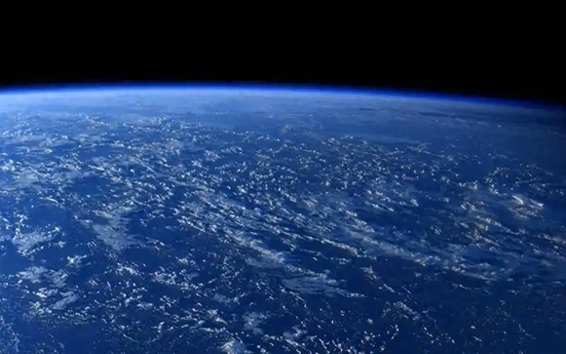 一,宇宙全景效应的概念所谓宇宙全景效应,是指在太空中观察地球时所