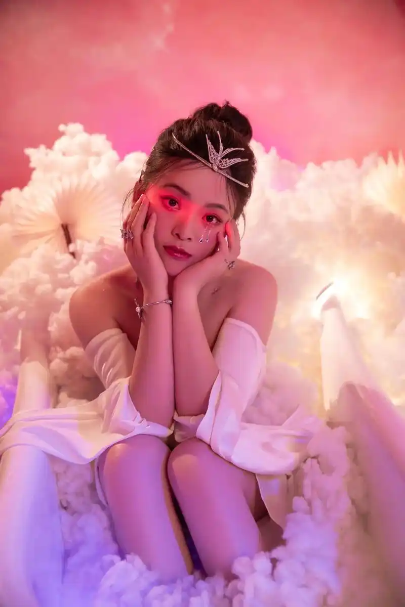 今天长这样.#分享照片 #写真  - 抖音