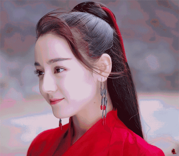 侠女闯荡武林,恰似红梅白雪,惊艳众人  大家喜欢红衣还是白衣呢