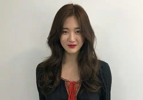 韩式职场女士轻熟风卷发参考 30出头的上班族女性马起来干练知性_发型