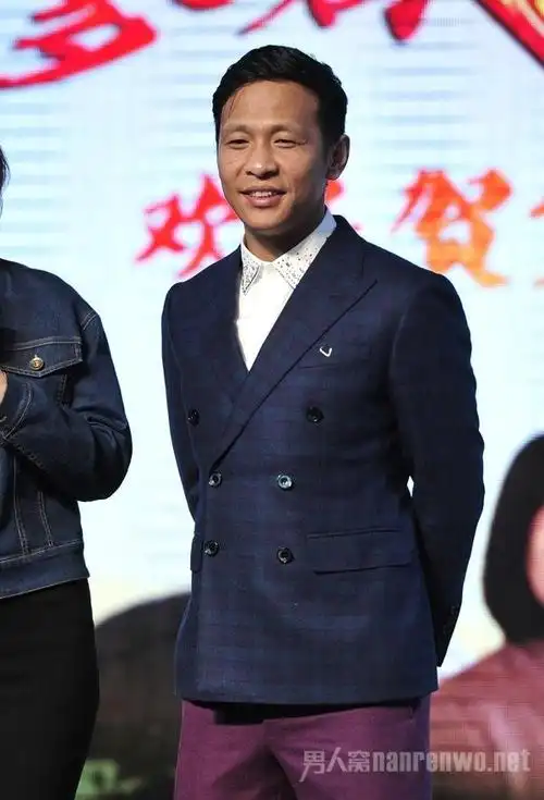 论起本山大叔最出名的徒弟,大家会想到那个裤子穿跑偏的小沈阳