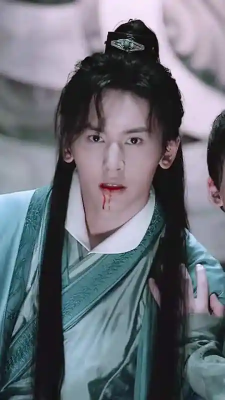 阿絮和老温的战损美,你更喜欢哪一个