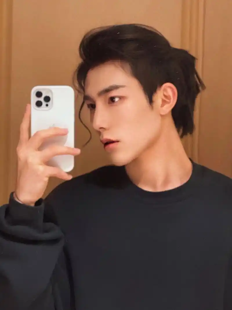 最屌最拽的宫本武士头发型|||留长发的男生 这款发型灵感来源于日本武