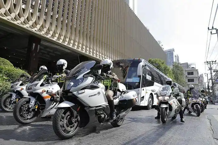 在泰国,伙伴们感受到作为安惠人的尊崇体验:机场接机,警车开道,专属