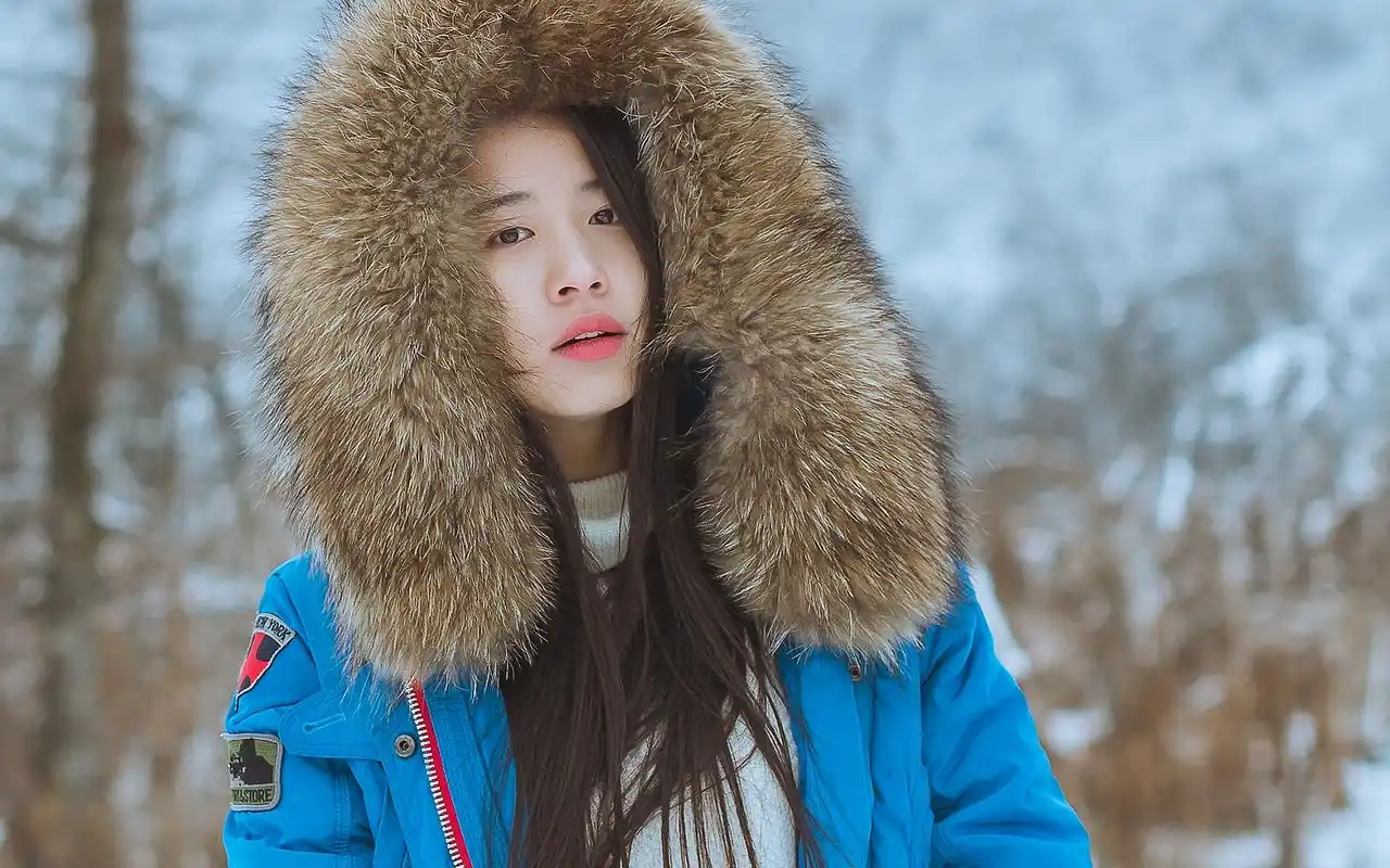 清新脱俗美女写真桌面壁纸