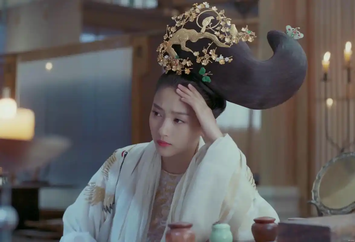 关晓彤在《凤囚凰》中的古装造型,你能欣赏这样的美吗?
