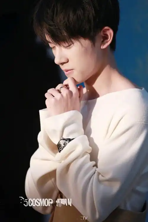 tfboys易烊千玺明星同款衣服纯棉t恤男女款罗纹白色长袖打底衫