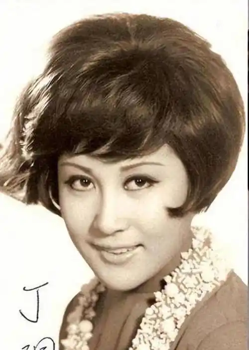 传奇女星丁佩:她是向华强前妻,李小龙之死让她背负万人唾骂