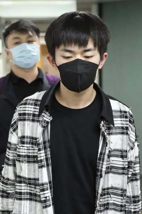 原创易烊千玺深圳图片弟弟要好好休息啊