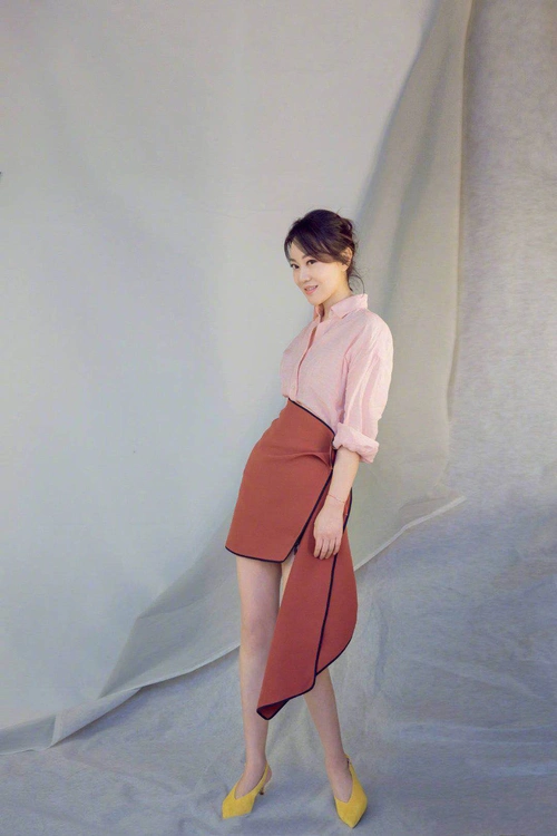 时尚不限龄:闫妮,48岁会穿搭的"冻龄女神"!