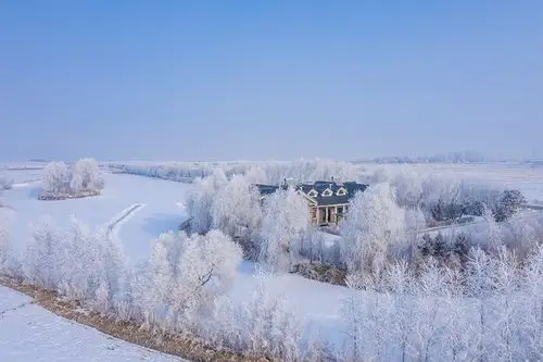 黑龙江边城密山现春季雾凇 银装素裹美如仙境