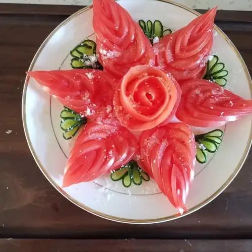 西红柿拌白糖,这样摆盘有颜值,档次立刻提升!