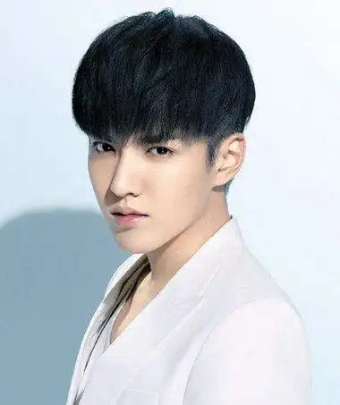 2015男生蘑菇头发型 90后男生蘑菇头发型