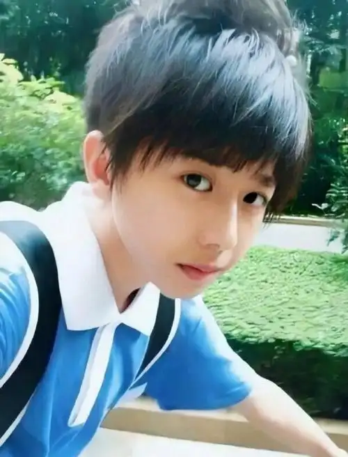 15岁的蔡徐坤好凡尔赛