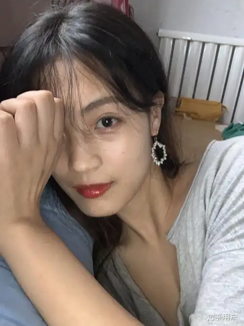 在素颜状态下用 iphone 前置摄像头自拍且不加滤镜不开美颜功能是什么