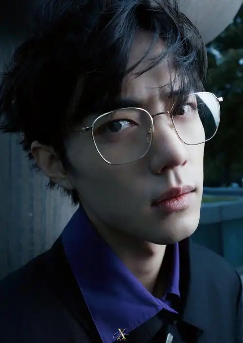 肖战##肖战黑方框眼镜##肖战白t自拍