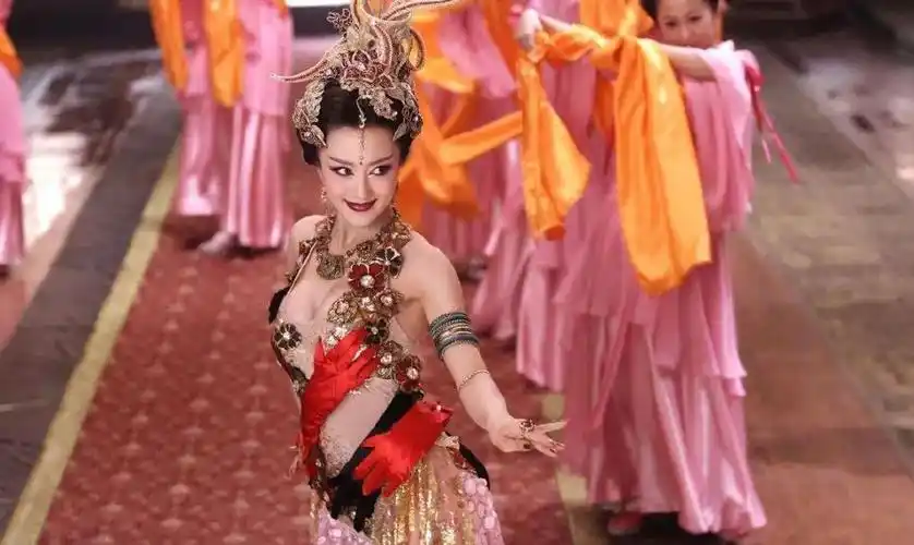 演过了苏妲己,李依晓的人生,又丰满了一笔.