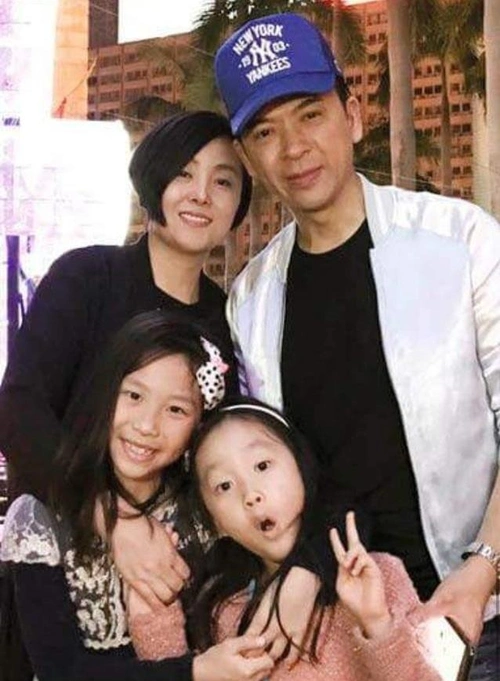 57岁郭政鸿坐街头吃泡面在内地打拼已6年曾无钱长期租房住