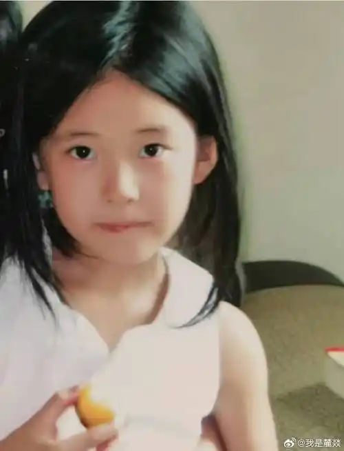 赵露思上小学时的毕业照#老师这题我会,从赵露思婴儿时期开始,好可爱