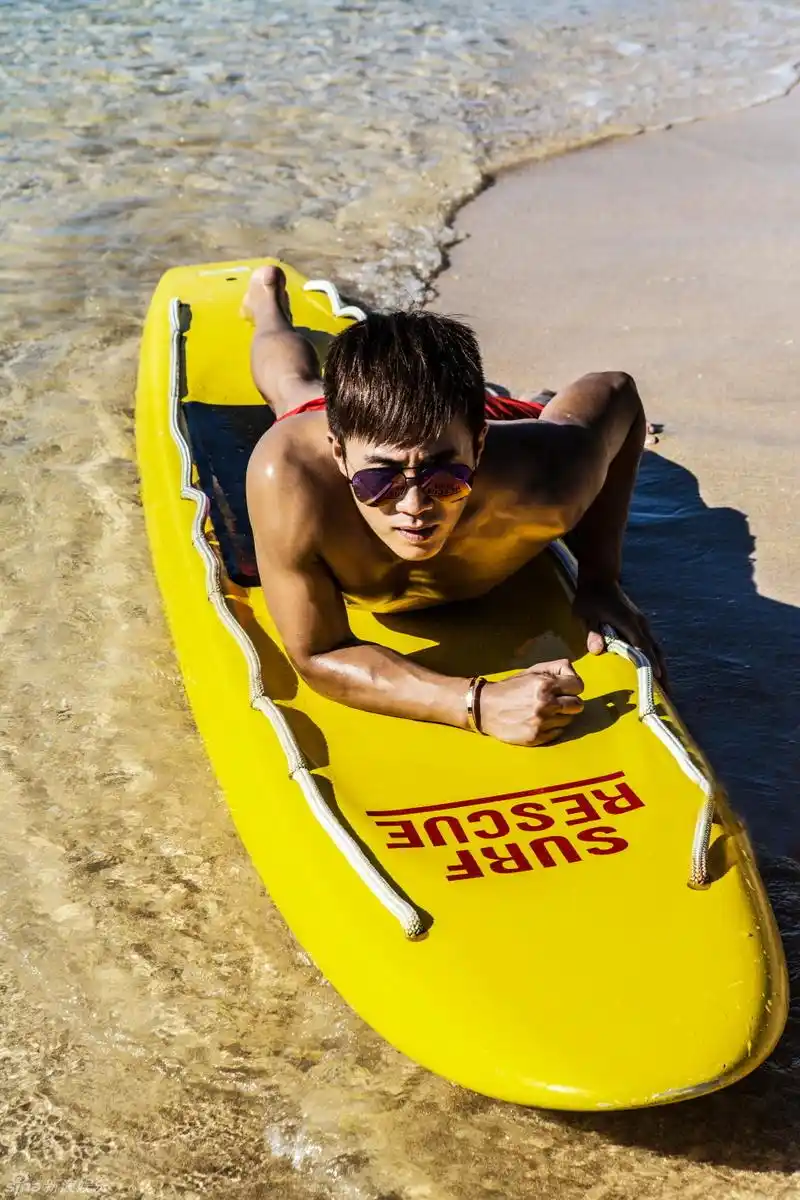 组图:杜淳海边大片展健硕肌肉 跑男强势开撕_高清图集_新浪网